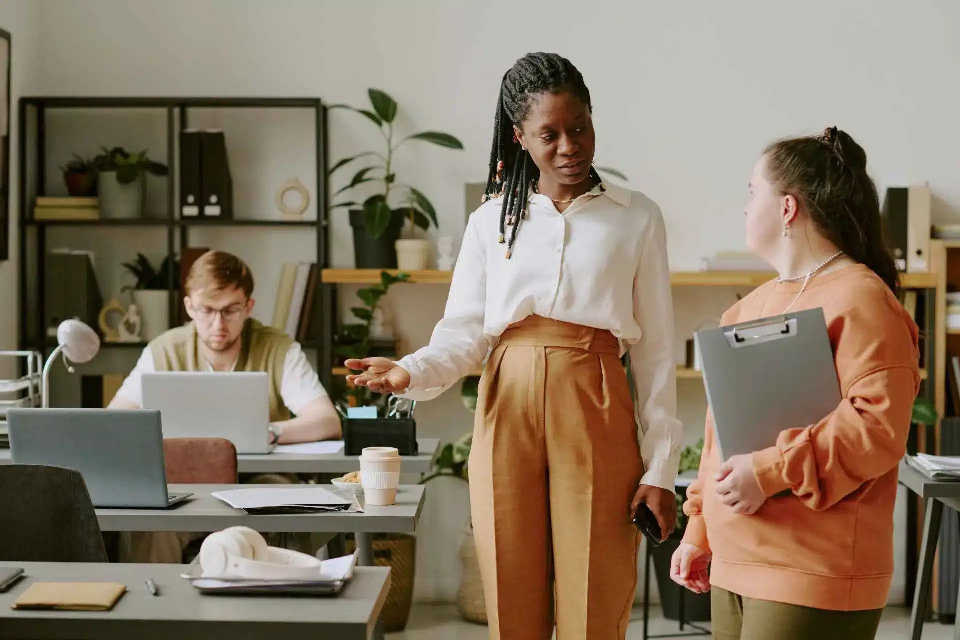 boss speaking with an employee in their office